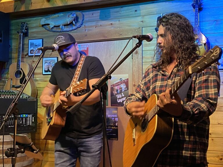 Live Music – Eli Rey